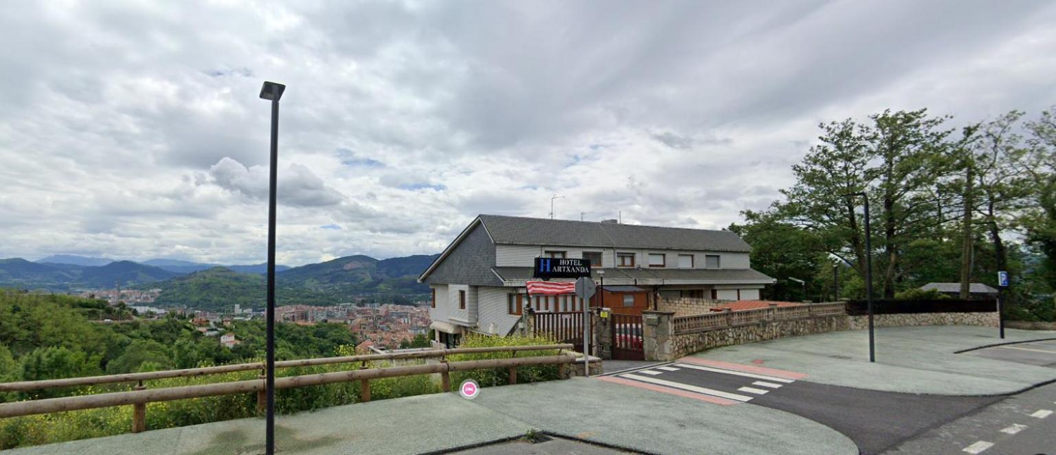 Hotel Artxanda Bilbao, Parking Gratuito En El Exterior Junto Al Hotel (Adults Only) Ngoại thất bức ảnh